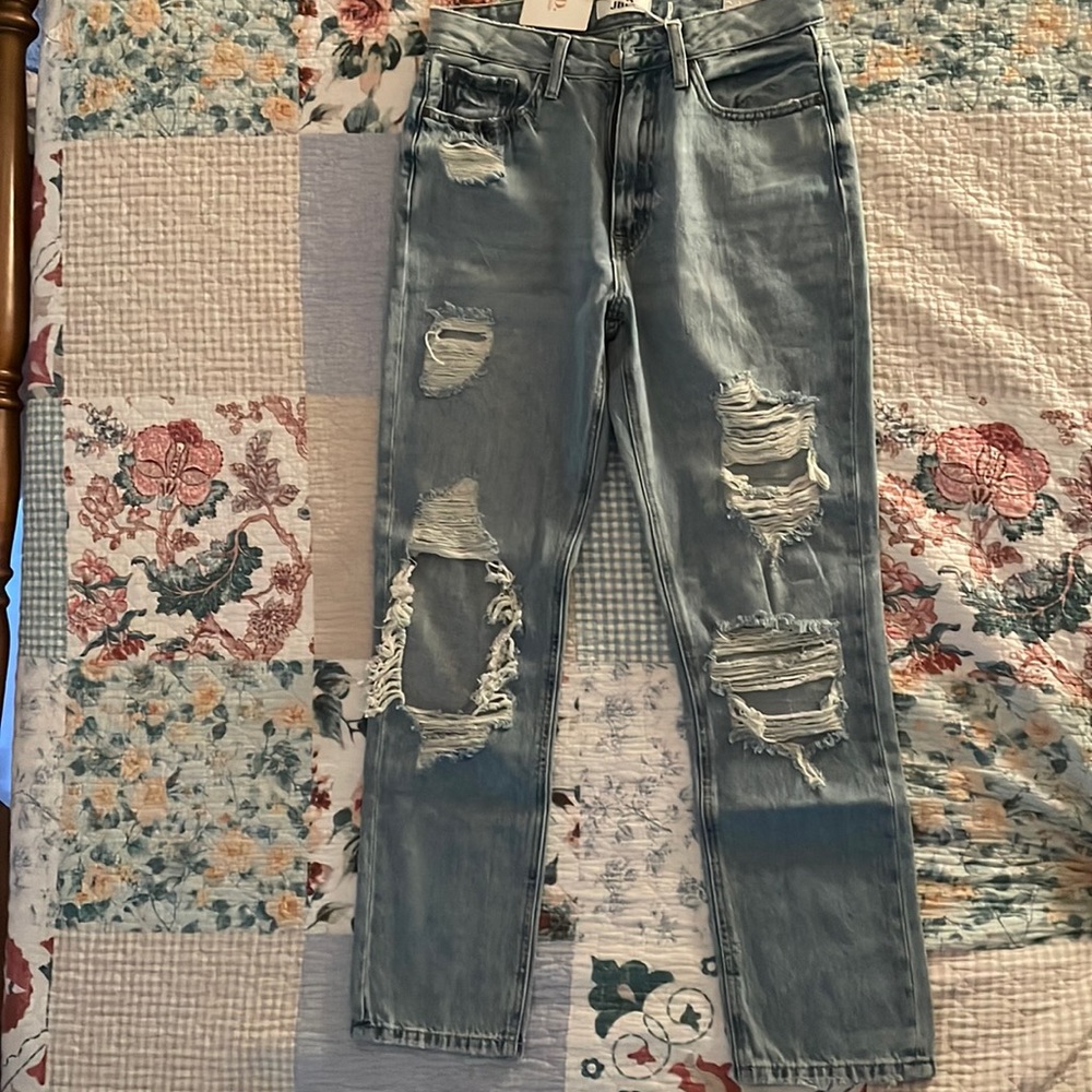 Distressed boyfriend jeans